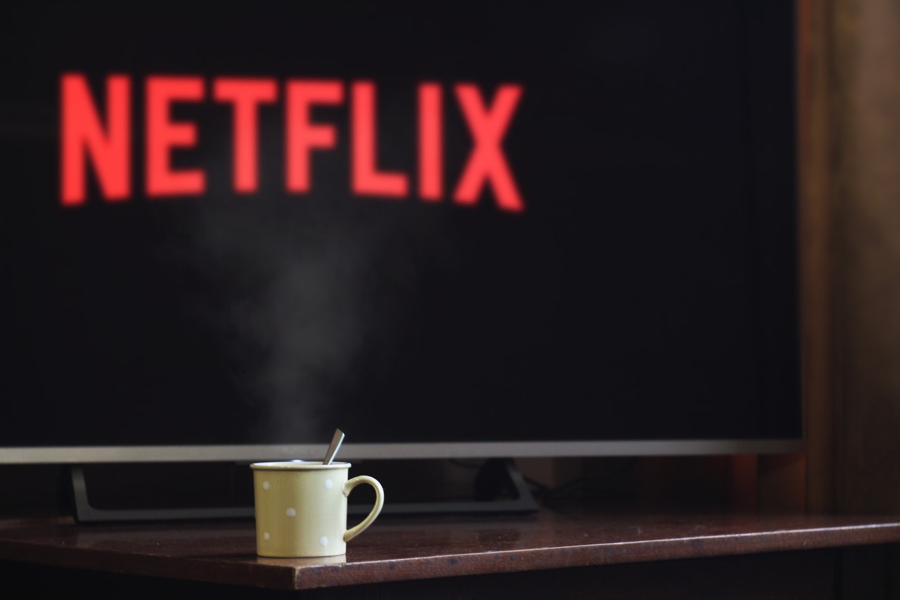Hatalmasat bukott a milliárdos celeb a Netflix-szel
